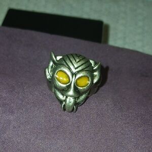 Silver Gargoyle Ring with Yellow Eyes---- (SIZE 6) COOL PINKY RING!!